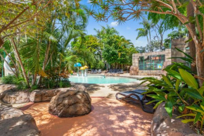 Гостиница Ashmore Palms Holiday Village  Серферс-Парадайс